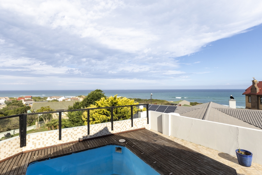 8 Bedroom Property for Sale in West Beach Eastern Cape